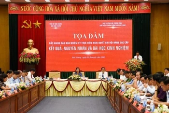 Tọa đàm Bắc Giang nửa nhiệm kỳ thực hiện Nghị quyết đại hội Đảng các cấp.