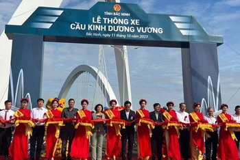 Cầu Kinh Dương Vương - một công trình sử dụng nguồn vốn đầu tư công trên địa bàn tỉnh Bắc Ninh vừa được khánh thành.