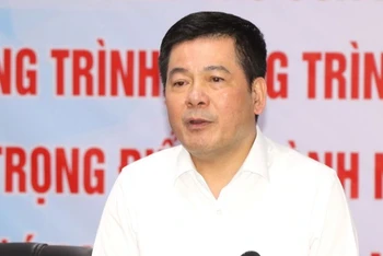 Bộ trưởng Công thương Nguyễn Hồng Diên ước tính mỗi ngày chậm đưa nhà máy nhiệt điện Nhơn Trạch 3, 4 vào hoạt động sẽ thiệt hại khoảng 13 tỷ đồng.