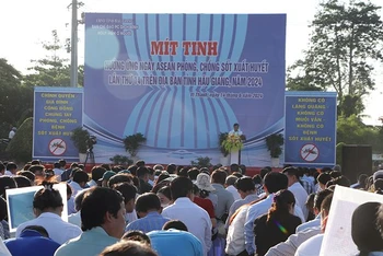 Quang cảnh buổi mít-tinh.