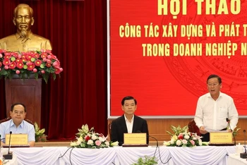 Các đồng chí lãnh đạo tỉnh Đồng Nai chủ trì Hội thảo khoa học.