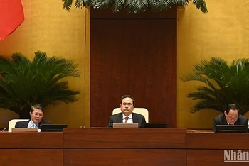 Chủ tịch Quốc hội Trần Thanh Mẫn và các Phó Chủ tịch Quốc hội tại phiên họp. (Ảnh DUY LINH)