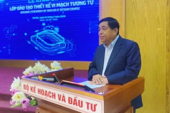 Bộ trưởng Kế hoạch và Đầu tư Nguyễn Chí Dũng phát biểu tại lễ ký Thoả thuận hợp tác giữa NIC và Tập đoàn Qorvo.