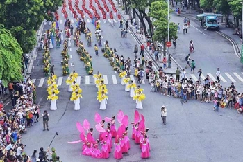 Hà Nội sẽ tổ chức diễu hành quy mô bên hồ Hoàn Kiếm để giới thiệu những nét văn hóa đặc sắc.