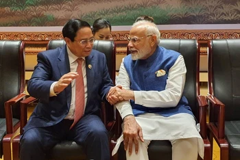 Thủ tướng Chính phủ Phạm Minh Chính gặp với Thủ tướng Ấn Độ Narendra Modi (Ảnh: Bộ Ngoại giao).