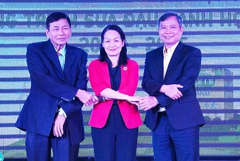 Nghi thức cam kết triển khai Chương trình “Sữa đậu nành học đường” năm học 2024-2025.