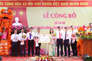 Trao Bằng công nhận đạt chuẩn nông thôn mới nâng cao năm 2022 cho Đảng bộ, chính quyền và nhân dân xã Cà Ná.