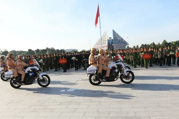 Các lực lượng Công an tỉnh Ninh Thuận tham gia buổi lễ ra quân.
