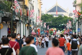 Trong 4 ngày nghỉ lễ, thành phố Hà Nội đón 422.700 lượt khách. (Ảnh: TTXVN)