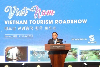 Bộ trưởng Nguyễn Văn Hùng phát biểu khai mạc buổi Hội thảo. (Ảnh: Bộ Văn hóa, Thể thao và Du lịch) 