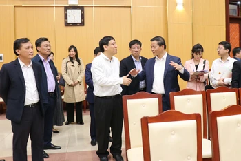 Các đại biểu kiểm tra công tác chuẩn bị Hội thảo Văn hóa 2022 tại Trung tâm Văn hóa Kinh Bắc, thành phố Bắc Ninh, tỉnh Bắc Ninh. 