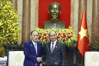 Chủ tịch nước Nguyễn Xuân Phúc tiếp nguyên Thủ tướng Nhật Bản Suga Yoshihide. (Ảnh: TTXVN) 