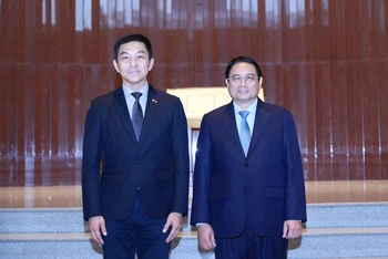 Thủ tướng Chính phủ Phạm Minh Chính và Chủ tịch Quốc hội Singapore Tan Chuan-Jin. (Ảnh: Dương Giang/TTXVN)