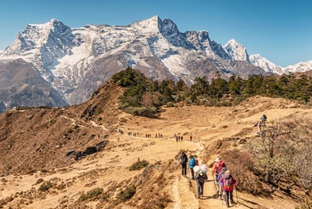 Từ 1/4, du khách nước ngoài không được phép du lịch đi bộ đường dài tự túc ở các khu vực xa xôi của Nepal. (Ảnh: EscapeHimalaya) 