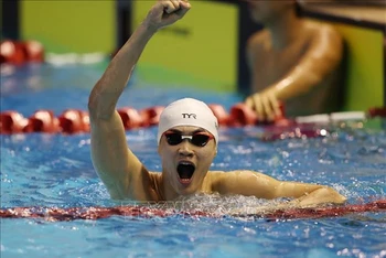 Phạm Thanh Bảo đã bứt tốc thành công ở những mét cuối, giành Huy chương Vàng, phá kỷ lục SEA Games nội dung 100m ếch nam với thành tích 1 phút 00 giây 97. (Ảnh: TTXVN) 
