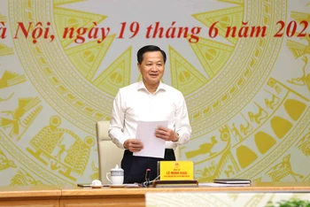 Phó Thủ tướng Lê Minh Khái chủ trì Hội nghị.