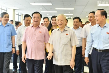 [Ảnh] Tổng Bí thư Nguyễn Phú Trọng tiếp xúc cử tri thành phố Hà Nội