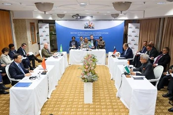 Các đại biểu tham dự Hội nghị Ngoại trưởng BRICS tại Cape Town (Nam Phi) ngày 1/6/2023. (Ảnh: AFP/TTXVN)