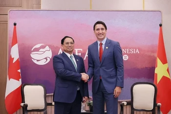 Thủ tướng Chính phủ Phạm Minh Chính và Thủ tướng Canada Justin Trudeau. (Ảnh: NHẬT BẮC)