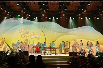 Phần trình diễn mang tên “Âm vang đất nước” trong đêm Gala. (Ảnh: Ban tổ chức)