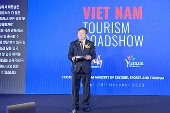 Thứ trưởng Văn hóa, Thể thao và Du lịch Đoàn Văn Việt phát biểu tại Chương trình. (Ảnh: Cục Du lịch Quốc gia Việt Nam) 