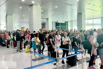 Du khách Cộng hòa Séc hạ cánh tại Sân bay quốc tế Phú Quốc hồi tháng 10/2023. 