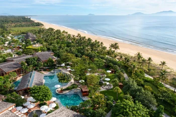 Khu lưu trú gần biển hoặc có đường dẫn ra biển là lựa chọn yêu thích của nhiều du khách Việt vào mùa hè này. Ảnh: Booking.com