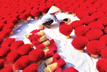 Làng hương trầm truyền thống trải qua hàng trăm năm của người dân Thủy Xuân (thành phố Huế).