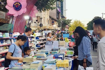 Các lễ hội sách tại Việt Nam thời gian qua thu hút sự quan tâm của bạn đọc và những người yêu thích sách.