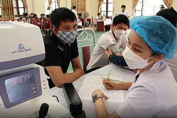 Khám xác định bệnh nghề nghiệp tại Công ty Châu Tiến (huyện Nghi Lộc, tỉnh Nghệ An).