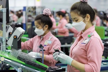 Công nhân sản xuất tại Công ty TNHH Samsung Electronics Việt Nam Thái Nguyên.
