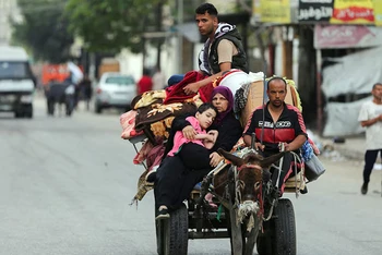 Theo Liên hợp quốc, khoảng 1 triệu người chạy khỏi Rafah trong ba tuần qua. (Ảnh REUTERS)