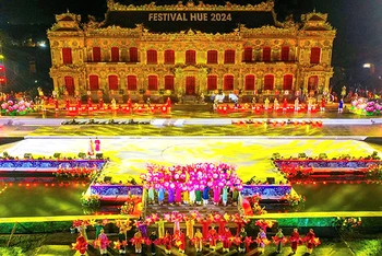 Tiết mục mở màn Chương trình khai mạc Tuần lễ Festival nghệ thuật quốc tế Huế 2024.