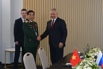 Bộ trưởng Quốc phòng Việt Nam Phan Văn Giang và Bộ trưởng Quốc phòng Nga Sergei Shoigu.
