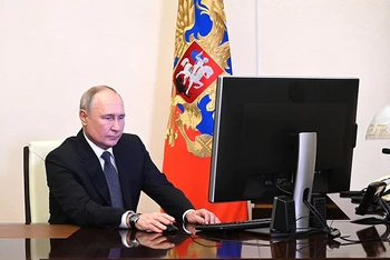Tổng thống Nga đương nhiệm Putin bỏ phiếu trực tuyến trong cuộc bầu cử Tổng thống Nga năm 2024. (Ảnh: Kremlin.ru)