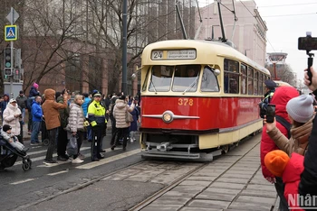 Người dân Moskva hào hứng trải nghiệm các toa tàu điện lịch sử. 