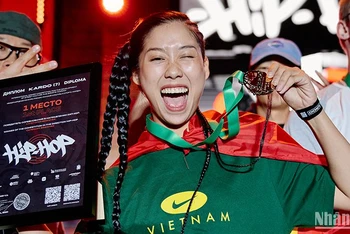 Mai Thiên Quân giành giải Nhất nhảy Hip-hop tại KARDO ở Nga.