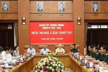 Tổng Bí thư Nguyễn Phú Trọng, Bí thư Quân ủy Trung ương cùng các đồng chí lãnh đạo Đảng và Nhà nước dự hội nghị. (Ảnh: TTXVN)