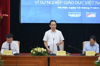 Thứ trưởng Giáo dục và Đào tạo Hoàng Minh Sơn phát biểu tại họp báo.