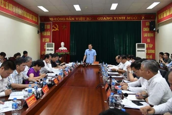 Phó Thủ tướng Lê Minh Khái chủ trì họp với các bộ, ngành, đơn vị liên quan về hai dự án. (Ảnh: baochinhphu.vn)