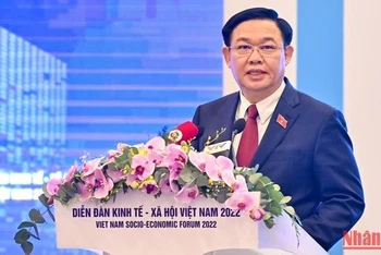 Chủ tịch Quốc hội Vương Đình Huệ phát biểu bế mạc Diễn đàn Kinh tế-Xã hội Việt Nam 2022. (Ảnh: DUY LINH) 