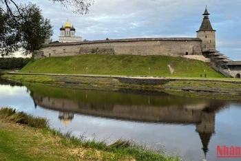Vẻ đẹp yên bình Pskov nơi thành cổ Điện Kremlin Krom.