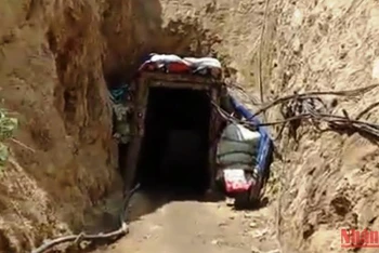 Đường hầm vào khu vực khai thác khoáng sản. 