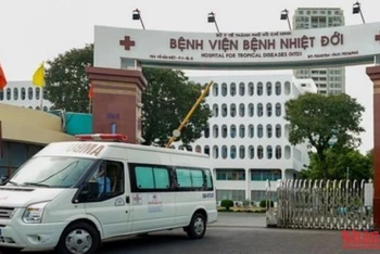 Người bệnh được đưa về Bệnh viện Bệnh Nhiệt đới Thành phố Hồ Chí Minh cách ly để được chẩn đoán và điều trị. (Ảnh tư liệu)