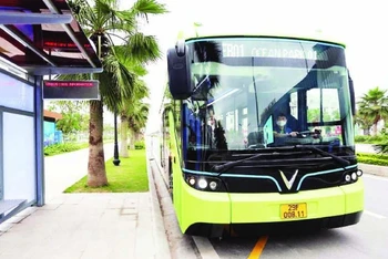 Tuyến xe buýt điện chạy tại khu đô thị Vinhomes Ocean Park (Gia Lâm).