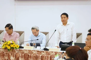 TS Phan Minh Quốc Bình (phải), Phó Viện trưởng Viện Dầu khí Việt Nam (VPI) trình bày tham luận chuyên đề tại tọa đàm.