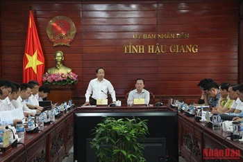 Thứ trưởng Giao thông vận tải Nguyễn Duy Lâm phát biểu tại buổi làm việc.