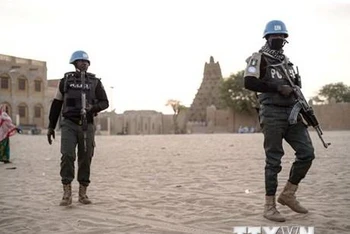 Lực lượng MINUSMA tuần tra tại Timbuktu, Mali. (Ảnh: AFP/TTXVN)