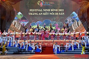Tiết mục nghệ thuật đặc sắc tại Lễ khai mạc Festival Ninh Bình 2022 - Tràng An kết nối di sản. 