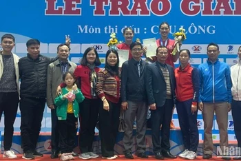 Hai vận động viên Phạm Thị Khánh và Đinh Thị Phương Hồng (tỉnh Thái Bình) giành Huy chương Vàng cầu lông nội dung đôi nữ tại Đại hội thể thao toàn quốc lần thứ 9 năm 2022.